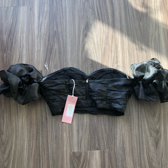 Ruched Off-the-Shoulder Crop Top with Volume Sleeves - Picture 5 of 5